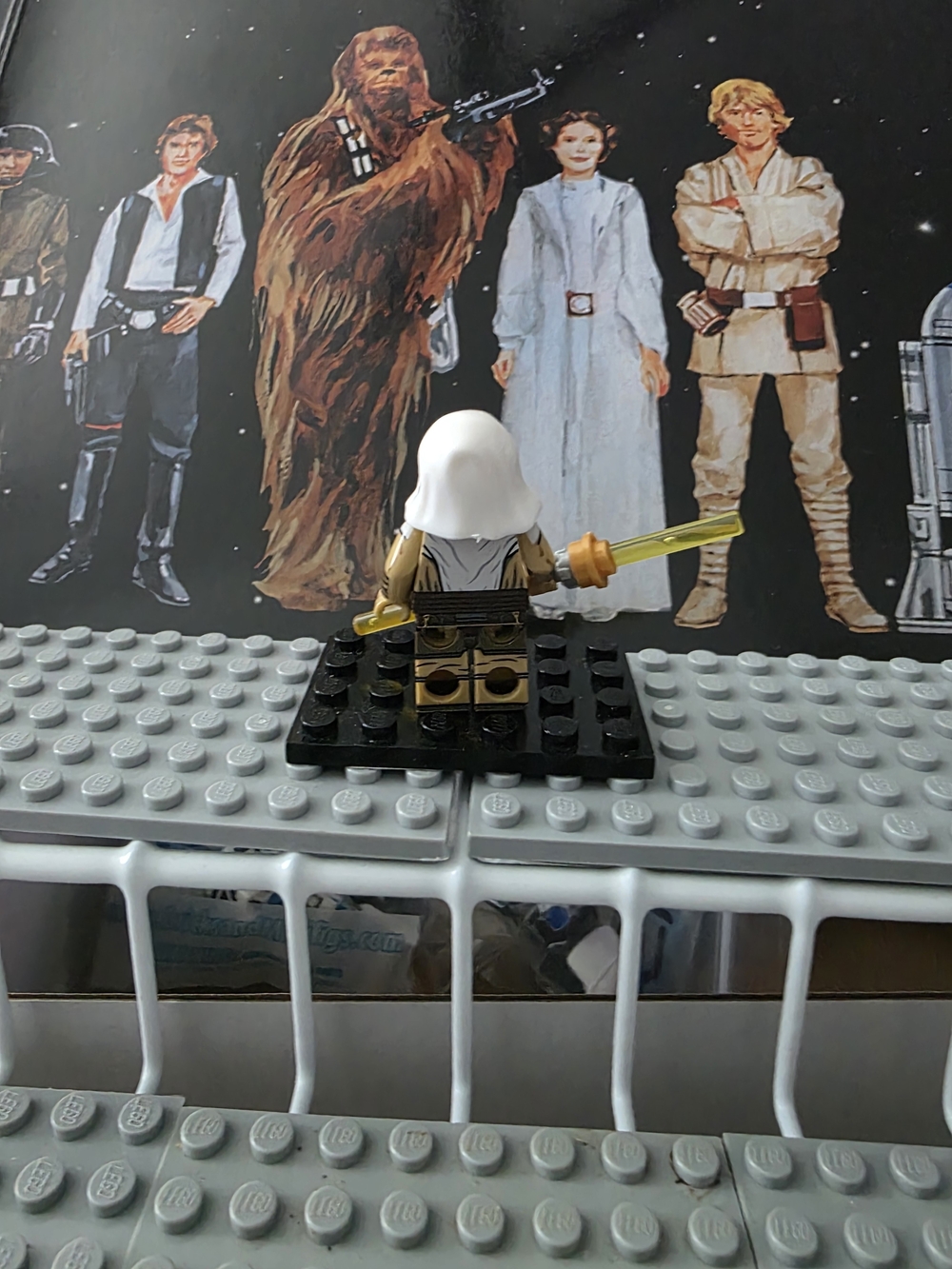 CUSTOM Star Wars Jedi Temple Guard Minifigure with Gold Lightsaber - Picture 2 of 7